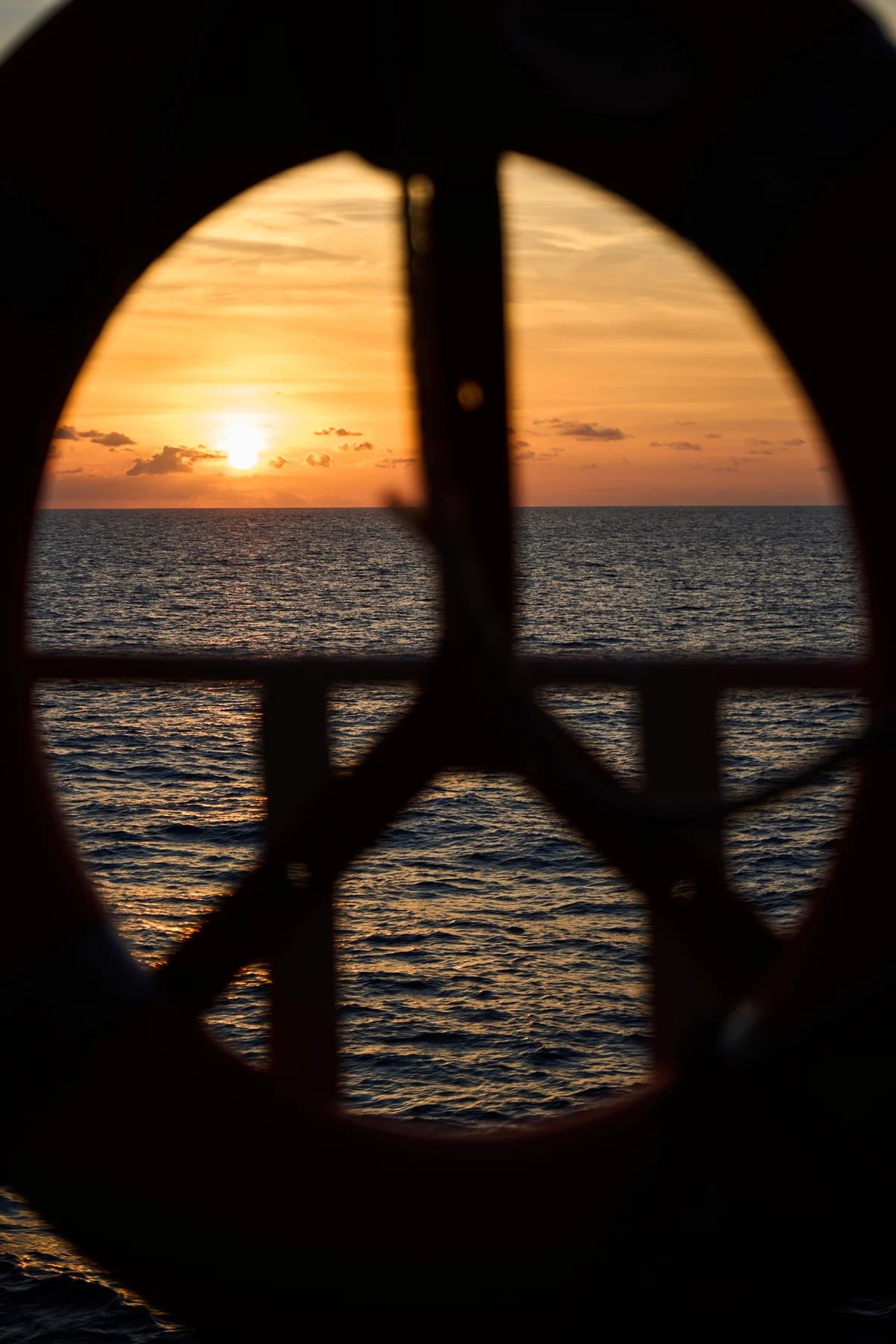 夕陽與日出 封面視覺